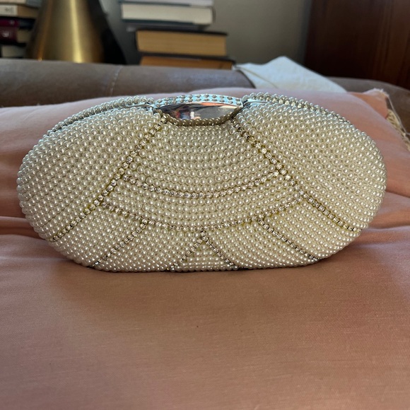 Collezione Fortuna Handbags - Elegant ladies Evening Bag with pearls and rhinestones in ivory-NEW never used